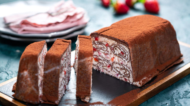 Палачинково руло с ягоди и маскарпоне