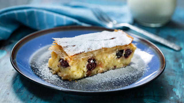 Сладка баница с млечен крем