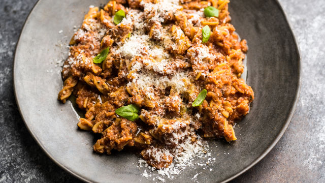 Паста от нахут с болонезе от карфиол и гъби