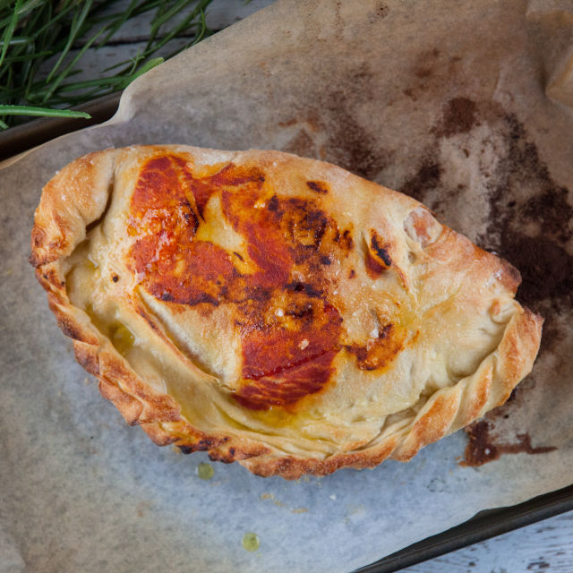 Пица калцоне по неаполитански