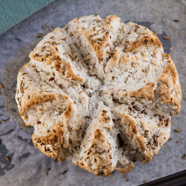 Безглутенова питка с бекон и семена от фенел