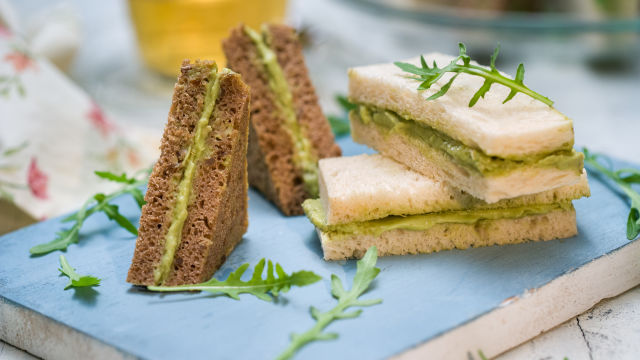 Сандвичи с авокадо мус