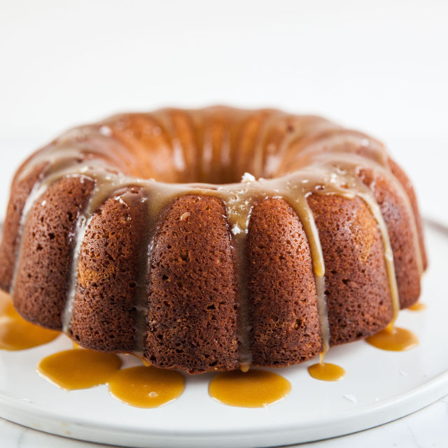 Кръгъл кекс с кафяво масло