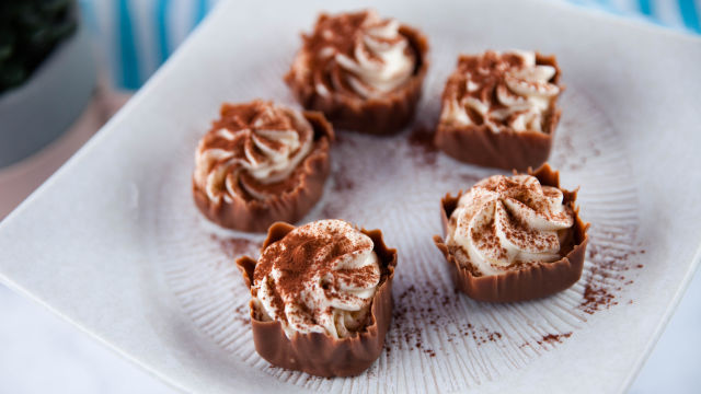 Шоколадови чашки с крем Шантили