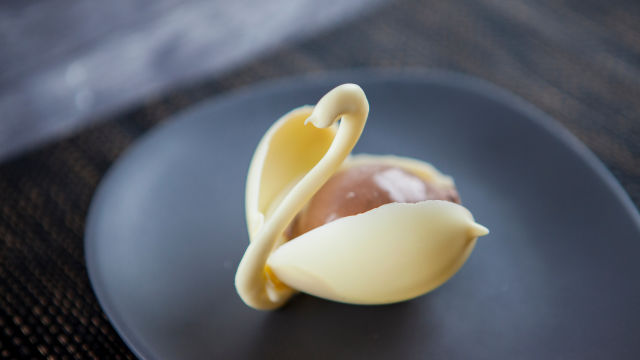 Шоколадови лебеди