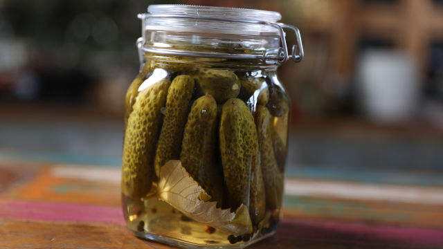 Кисели краставички и мариновани зеленчуци