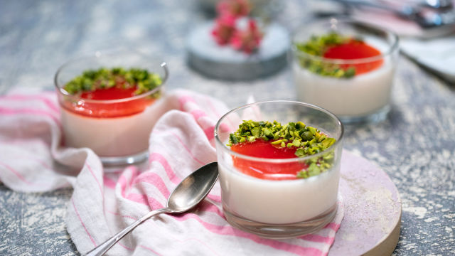 Малеби с ягодов сос