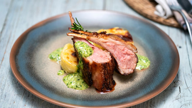 Агнешки котлети с картофи „Дофиноа“