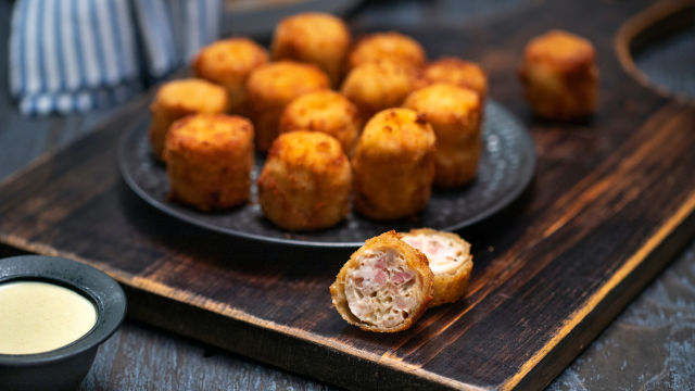 Крокети от пуешко с къри сос