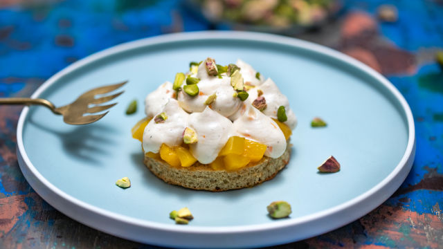 Десерт с маскарпоне и праскови