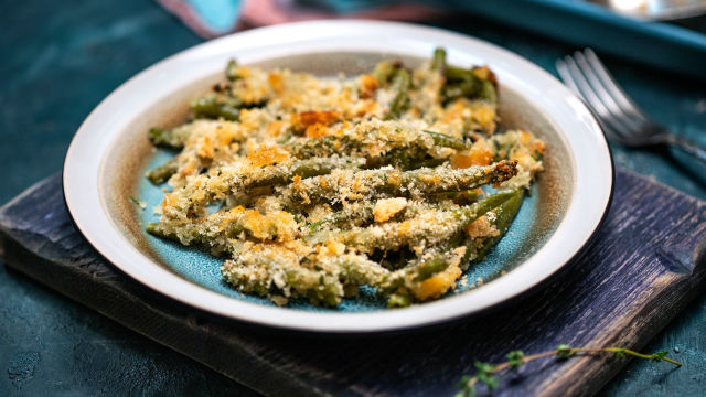 Зелен боб с лимонов пипер и пармезан