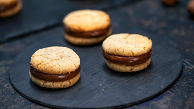 Орехови сладки с крем кафе