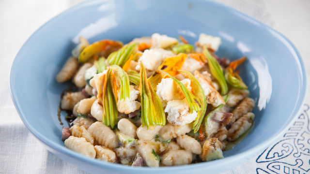 Ньокети с тиквички, прошуто и сметанов сос