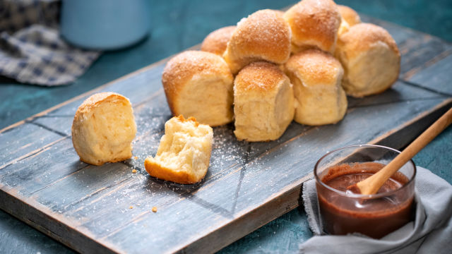 Козуначени топчета с домашен течен шоколад