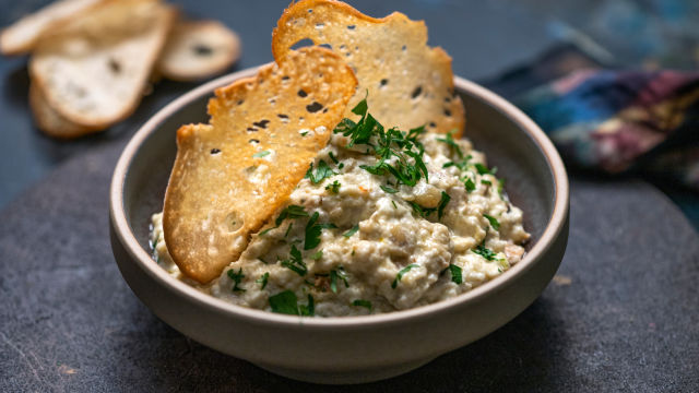 Разядка от патладжани и крем сирене