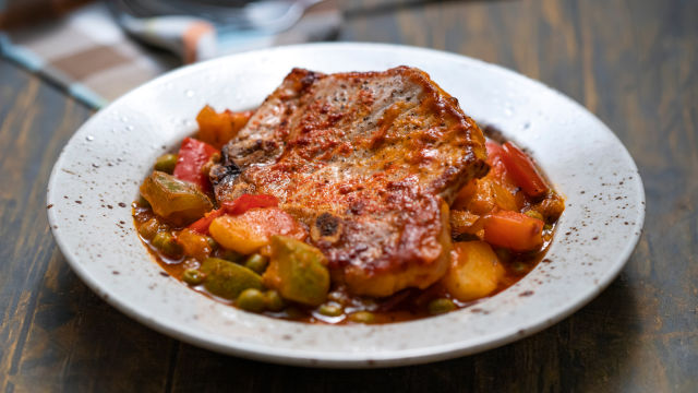 Бърз гювеч със свински котлети