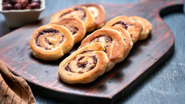 Пържени хлебчета с маслини