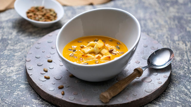 Супа от тиква с печено халуми