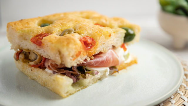 Безглутенова фокача с маслини