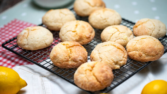 Напукани лимонови сладки