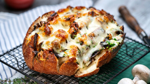 Хляб с гъби и сирена