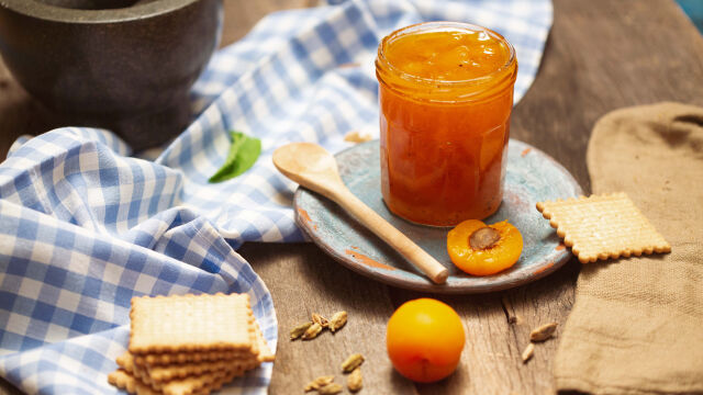 Конфитюр от кайсии с кардамон и джинджифил