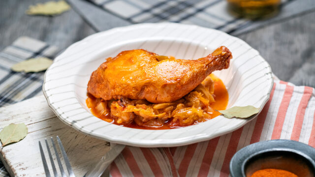 Пушено пиле с прясно зеле