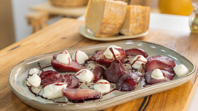 Поширани круши с мус от пармезан