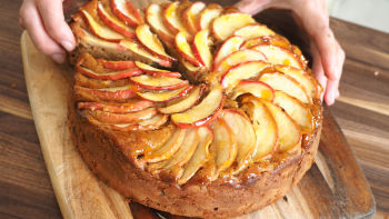 Torta od mascarponea, jabuke I cimeta