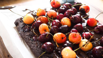 Torta di Pane (torta od ostataka kruha) s čokoladom i trešnjama