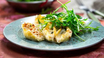 Conchiglioni s piletinom i sirom