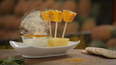 Kokosov sladoled s ananasom u karameli i chillijem