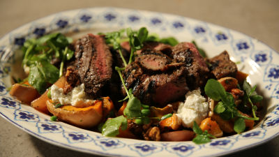 Pržena salata s odreskom ili lososom