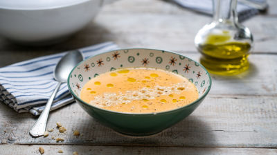 Juha od batata s tostiranim lješnjacima