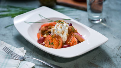 Salata od rajčica s pjenicom od sira