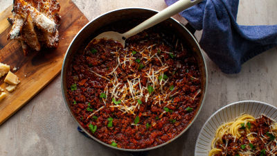 Bolognese umak i kruh s češnjakom