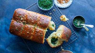 Brioche kruh s češnjakom