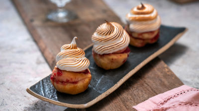 Pužići od malina s karameliziranim snijegom