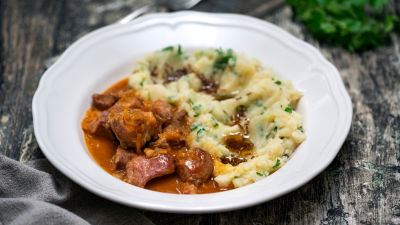 Vinski gulaš od svinjetine i pire od korjenastog povrća