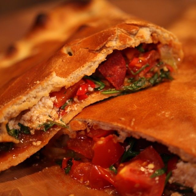 Pikantna pizza calzone