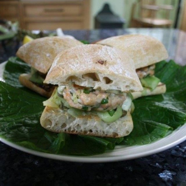 Burgeri od pastrve s wasabi majonezom