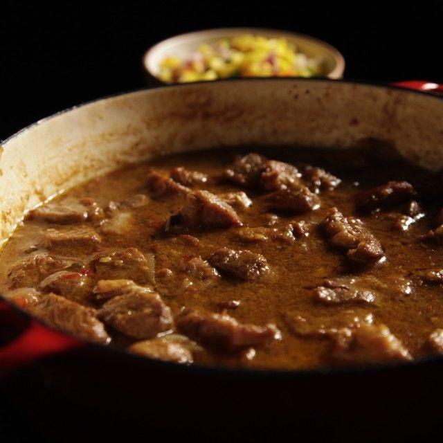 Curry od svinjske vratine sa salsom od manga