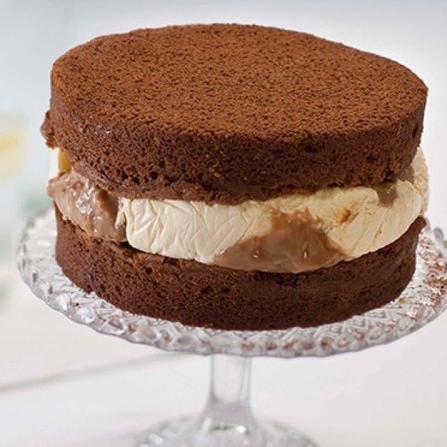 Torta s čokoladom, sladoledom i toffeejem