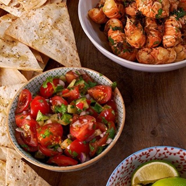 Škampi na meksički način uz guacamole i salsu od rajčice