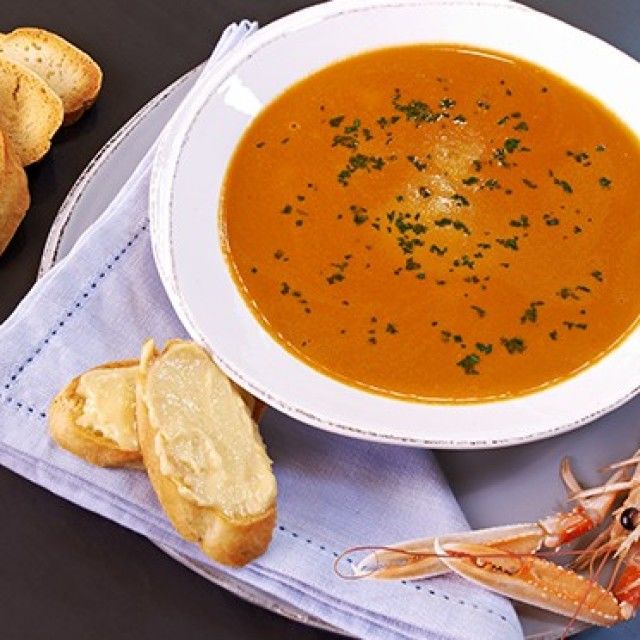 Juha bisque s tostom i majonezom od češnjaka