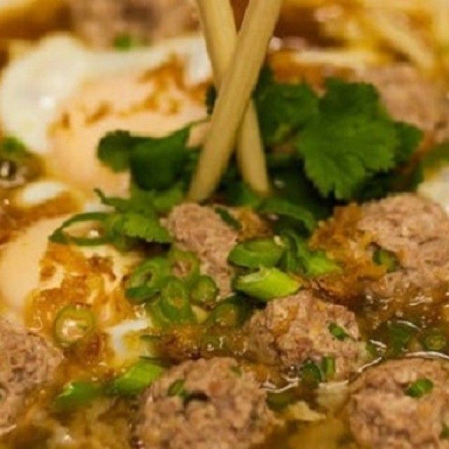 Pareno jaje s okruglicama od svinjetine