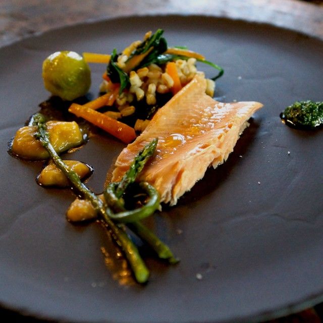 Dimljeni filet pastrve s ječmom