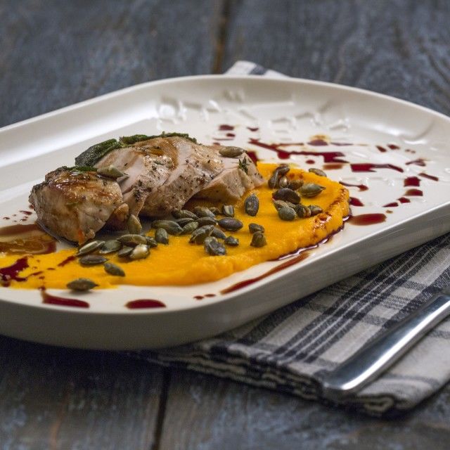 Svinjski lungić u aromatičnom bilju s pireom od buče (bundeve/tikve)