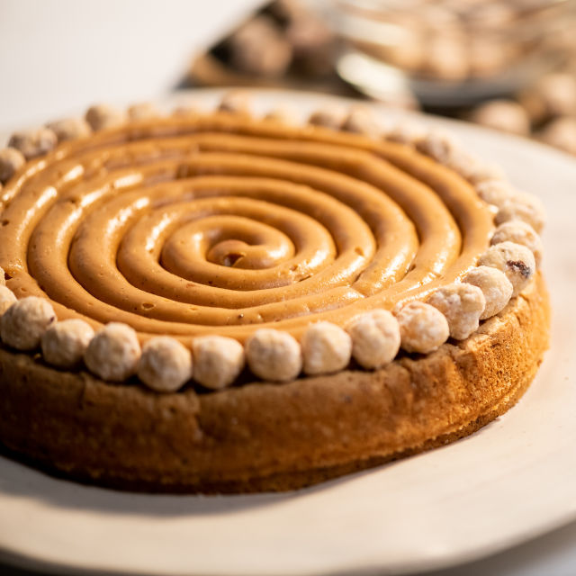 Kolač od lješnjaka i karamel kreme