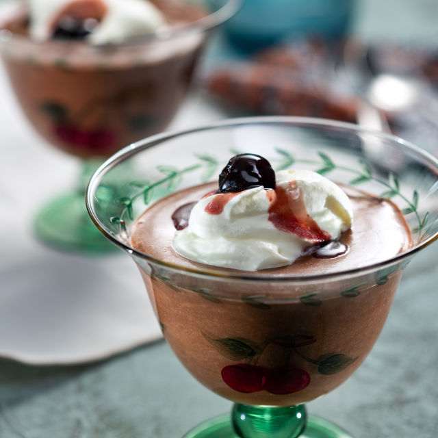 Krema od čokolade i amarena trešnjama